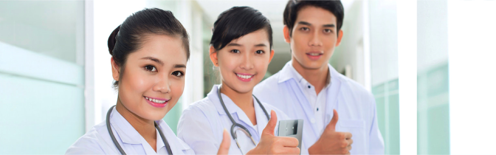 Three healthcare staffs doing thumbs up pose